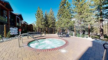 Solstice 11 Amazing Location on Golf Course, Heated Garage, Private Wa