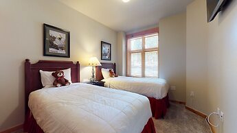 Solstice 11 Amazing Location on Golf Course, Heated Garage, Private Wa