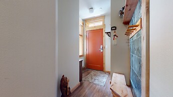 Solstice 11 Amazing Location on Golf Course, Heated Garage, Private Wa