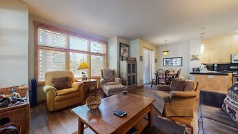 Solstice 11 Amazing Location on Golf Course, Heated Garage, Private Wa