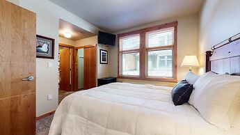 Solstice 11 Amazing Location on Golf Course, Heated Garage, Private Wa