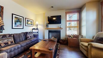 Solstice 11 Amazing Location on Golf Course, Heated Garage, Private Wa