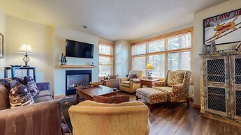 Solstice 11 Amazing Location on Golf Course, Heated Garage, Private Wa