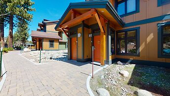 Solstice 11 Amazing Location on Golf Course, Heated Garage, Private Wa