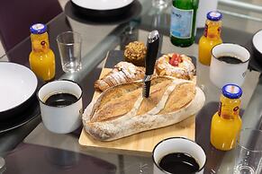 Modern and Stylish 2BR Apartment