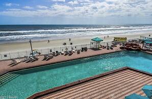 Beautiful Beachfront Resort Condo