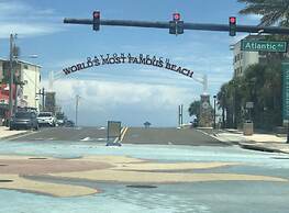 Beautiful Beachfront Resort Condo