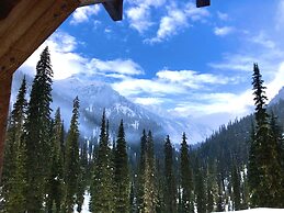 Snowy Mountain Lodge