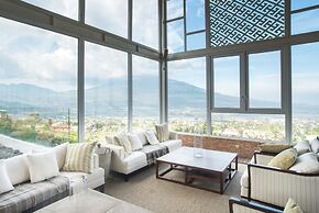 Amartahills Hotel & Resort