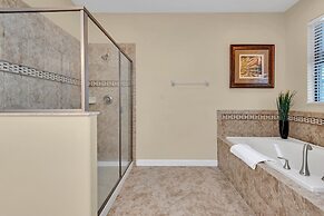 Warm and Inviting Family Villa! Themed Rooms, Movie Room and Upstairs 