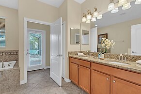 Warm and Inviting Family Villa! Themed Rooms, Movie Room and Upstairs 