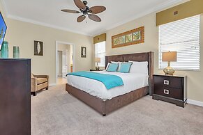 Warm and Inviting Family Villa! Themed Rooms, Movie Room and Upstairs 