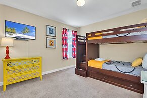 Warm and Inviting Family Villa! Themed Rooms, Movie Room and Upstairs 