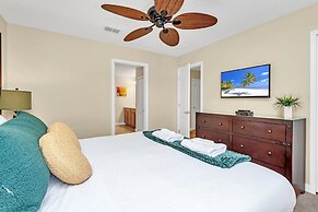 Warm and Inviting Family Villa! Themed Rooms, Movie Room and Upstairs 