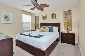 Warm and Inviting Family Villa! Themed Rooms, Movie Room and Upstairs 