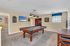 Warm and Inviting Family Villa! Themed Rooms, Movie Room and Upstairs 