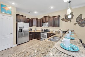 Warm and Inviting Family Villa! Themed Rooms, Movie Room and Upstairs 