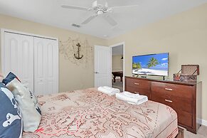 Warm and Inviting Family Villa! Themed Rooms, Movie Room and Upstairs 