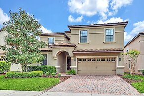 Warm and Inviting Family Villa! Themed Rooms, Movie Room and Upstairs 