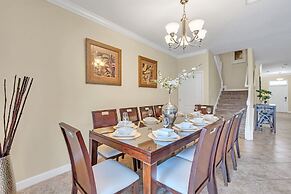 Warm and Inviting Family Villa! Themed Rooms, Movie Room and Upstairs 