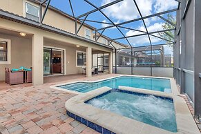 Warm and Inviting Family Villa! Themed Rooms, Movie Room and Upstairs 