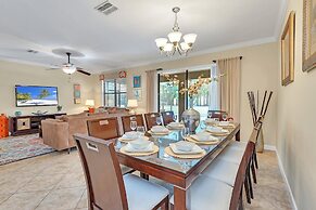 Warm and Inviting Family Villa! Themed Rooms, Movie Room and Upstairs 