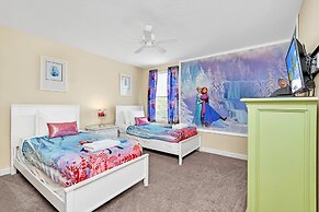 Warm and Inviting Family Villa! Themed Rooms, Movie Room and Upstairs 