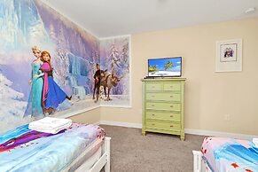 Warm and Inviting Family Villa! Themed Rooms, Movie Room and Upstairs 