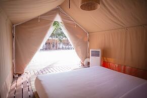 Hola Beach-Beach Club & Eco Glamping Resort