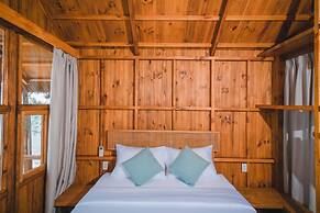 Hola Beach-Beach Club & Eco Glamping Resort