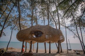 Hola Beach-Beach Club & Eco Glamping Resort
