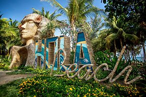 Hola Beach-Beach Club & Eco Glamping Resort