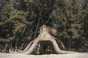 Hola Beach-Beach Club & Eco Glamping Resort