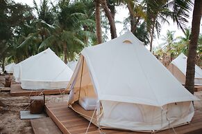 Hola Beach-Beach Club & Eco Glamping Resort