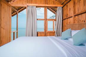 Hola Beach-Beach Club & Eco Glamping Resort