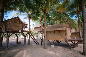 Hola Beach-Beach Club & Eco Glamping Resort