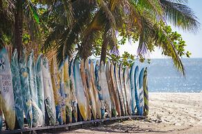 Hola Beach-Beach Club & Eco Glamping Resort