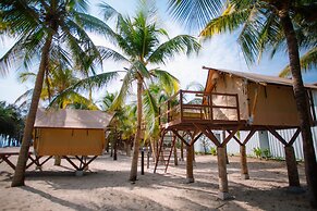 Hola Beach-Beach Club & Eco Glamping Resort