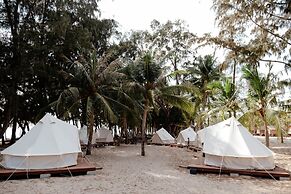 Hola Beach-Beach Club & Eco Glamping Resort