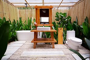 Hola Beach-Beach Club & Eco Glamping Resort