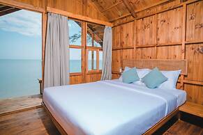 Hola Beach-Beach Club & Eco Glamping Resort