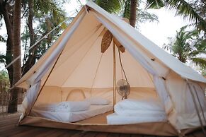 Hola Beach-Beach Club & Eco Glamping Resort