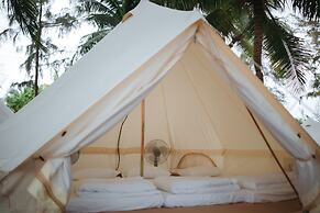 Hola Beach-Beach Club & Eco Glamping Resort