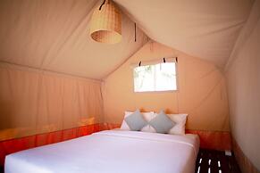 Hola Beach-Beach Club & Eco Glamping Resort