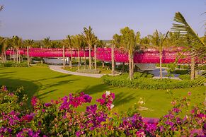 Hola Beach-Beach Club & Eco Glamping Resort