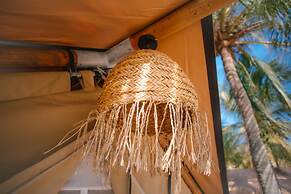 Hola Beach-Beach Club & Eco Glamping Resort