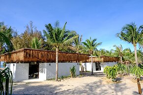 Hola Beach-Beach Club & Eco Glamping Resort