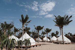 Hola Beach-Beach Club & Eco Glamping Resort