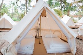 Hola Beach-Beach Club & Eco Glamping Resort