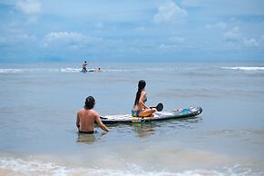 Hola Beach-Beach Club & Eco Glamping Resort